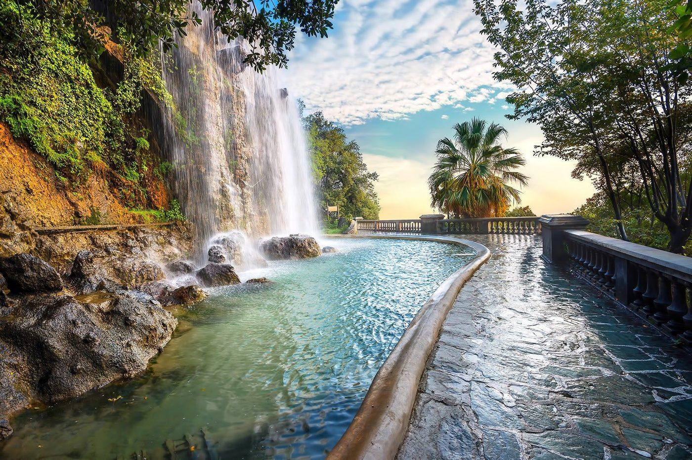 Niza, Cascada de la Colina del Castillo